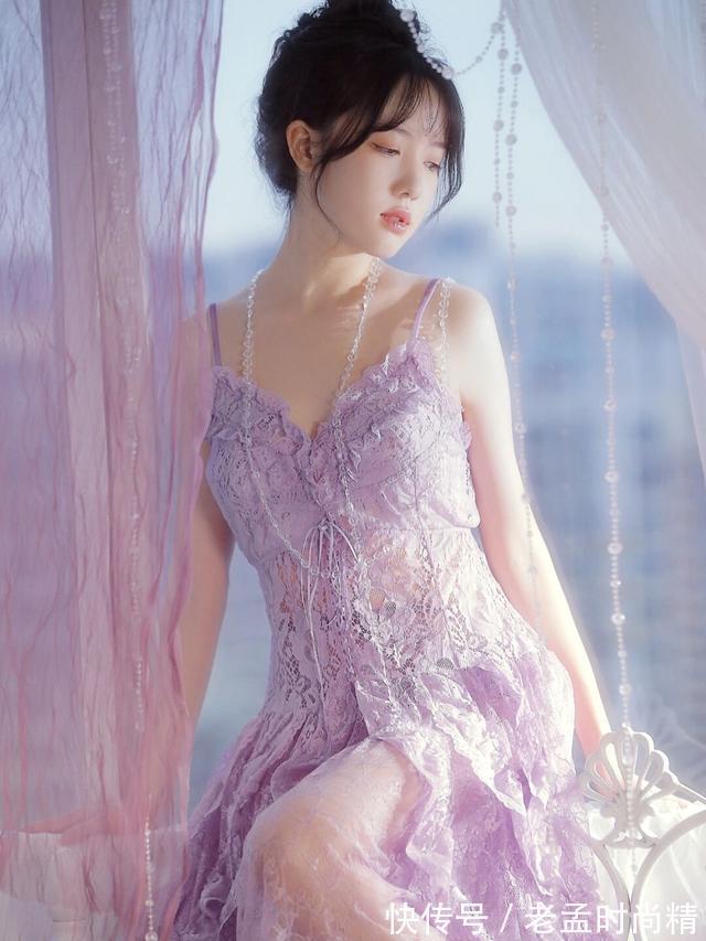 连衣裙 美女的这身紫色连衣裙怎么样?轻纱薄裙尽显优雅和甜美,我很喜欢