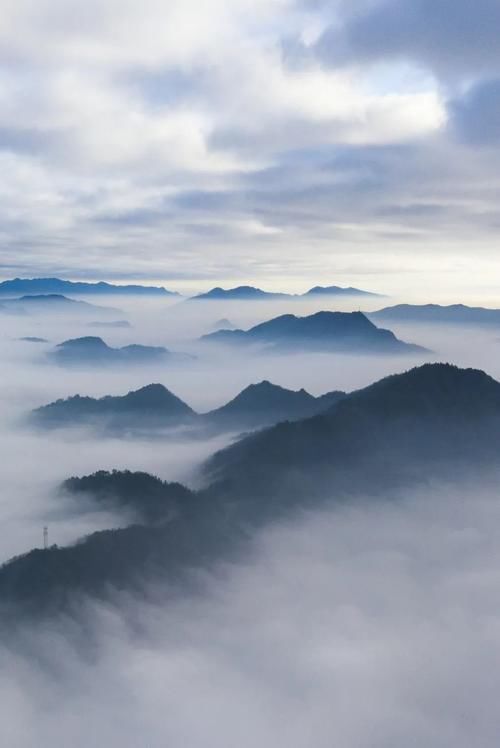 一场春雨，将张家界武陵源泼成了一幅幅山水画