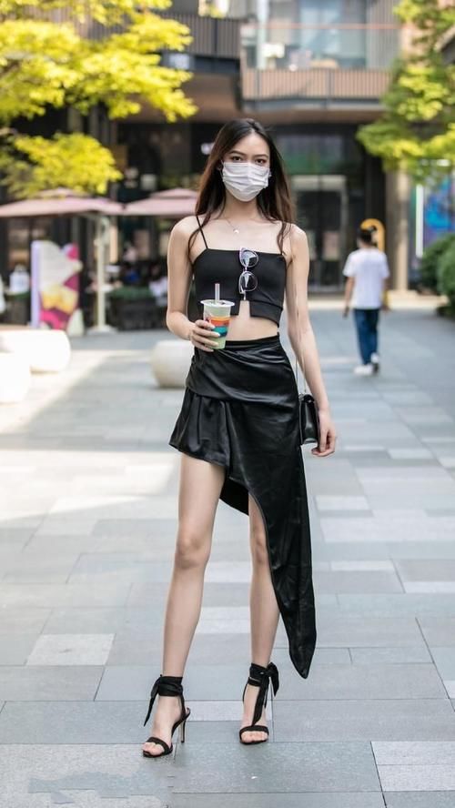 背心|瑜伽裤搭配黑色针织背心，大方优雅显气质，时尚百搭！
