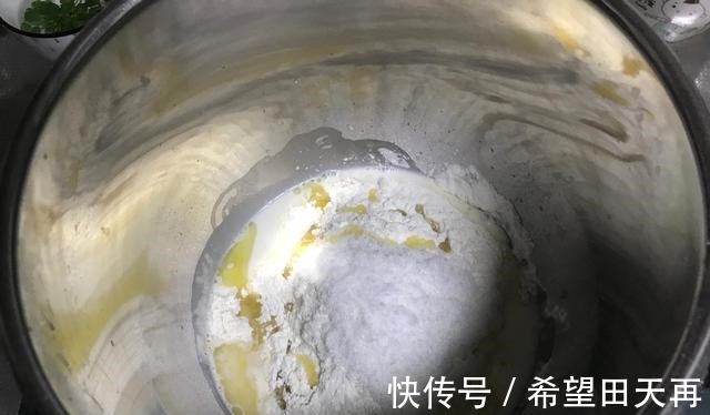 烤箱|孩子马上快开学，早餐匆忙，学会这款主食，做1次吃3天，补足营养！