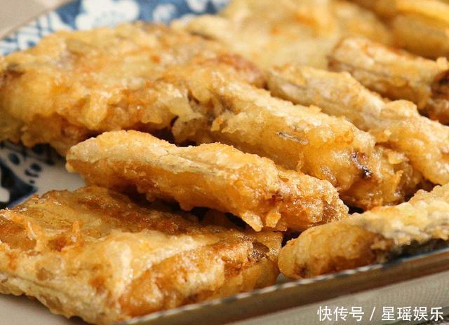 炸带鱼,挂面糊用淀粉还是面粉?学会这个做法,带鱼又香又酥脆