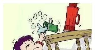 孩子|3岁男童掉入油锅，原因竟是一次“玩笑”，家长还不引起重视