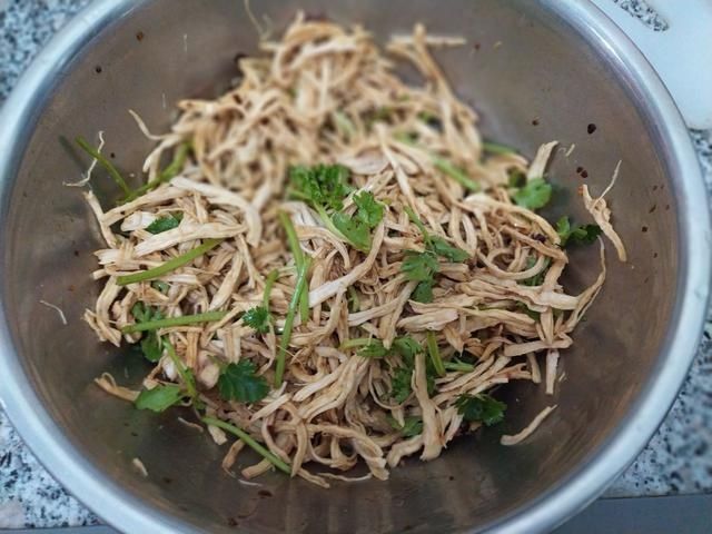 开胃|比口水鸡好吃100倍下酒好菜麻辣鸡丝,开胃爽口,麻辣鲜香