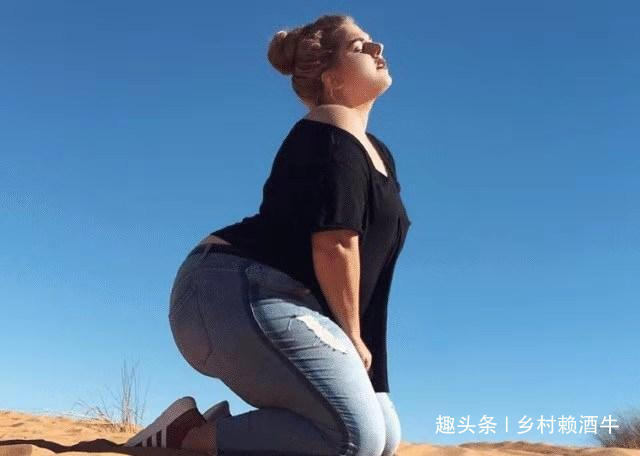 膝盖|230斤大码美人,紧身裙尽显丰腴,网友行走的“葫芦娃”
