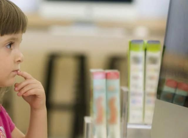 起床|妈妈半夜起床,发现15岁女儿偷看色情片,隔天却是这样的做法!