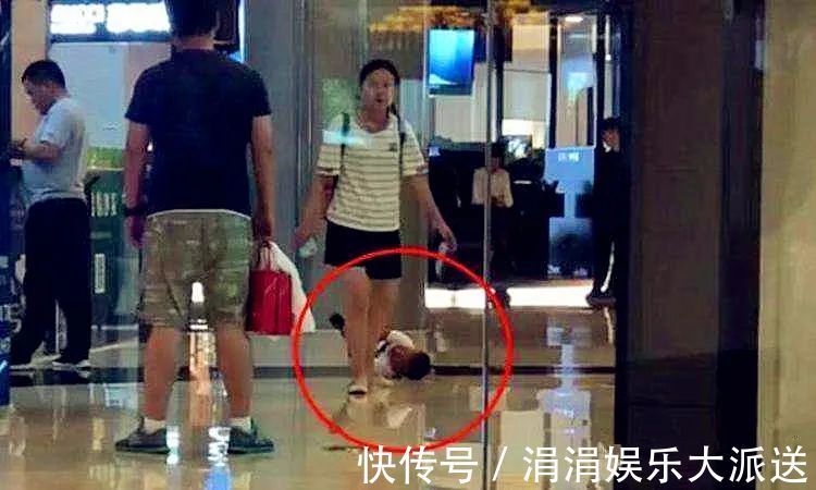 超市|嫌玩具太贵,宝爸超市倒地撒泼打滚,儿子我不要了还不行吗