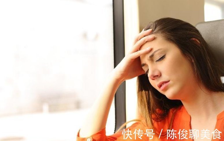 闭经|女性45岁后，身体若有异常征兆，或许是在小声提醒你：要闭经了