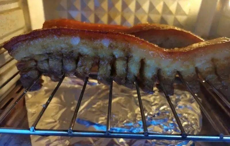 脆皮五花肉：外酥里嫩，肥而不腻，太香了