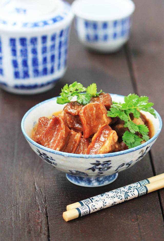 牛肉怎么炖才能软烂别只会焯水了,多加1碗它,牛肉入味还不柴