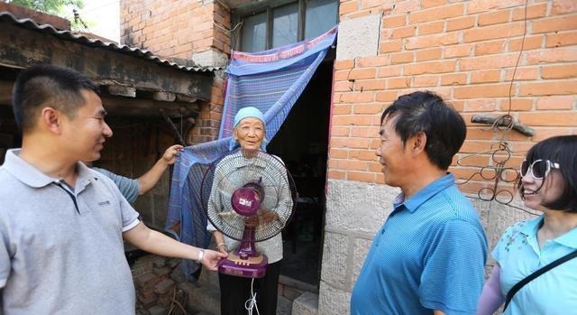 老人|“更喜欢外婆,还是更喜欢奶奶”孩子给出的答案,现实又讽刺