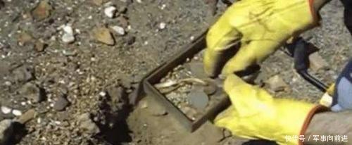 宝贝|男子在垃圾场捡到铁盒,以为是个空盒子,打开才知道是这种宝贝