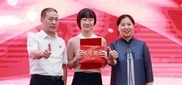 总分725分语文146分的高考状元唐楚玥,书法笔记拍卖26万