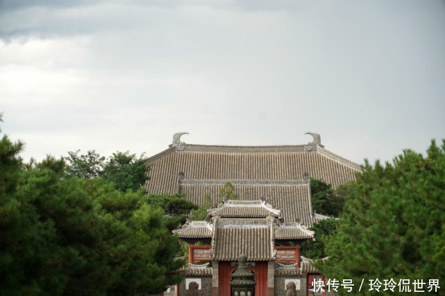 它是中国第一佛殿，地位显赫曾为皇家寺院，就藏在辽宁小县城内