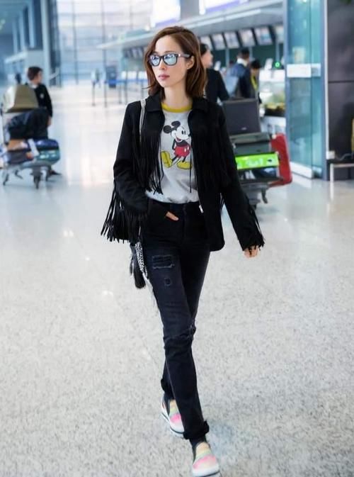 真正高级的女人，秋冬从来不穿这4种“衣服”，廉价低级还掉价