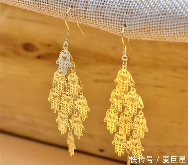 由纯黄金打造|购买黄金耳钉时,是选弯针的好还是直针的好?金店老板一语道破