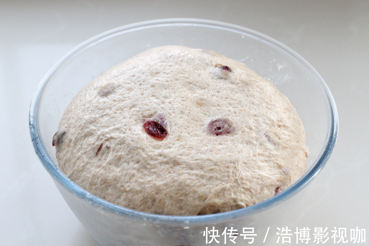 终于找到面包最省力的做法了，不用揉面、不加黄油，照样松软无比