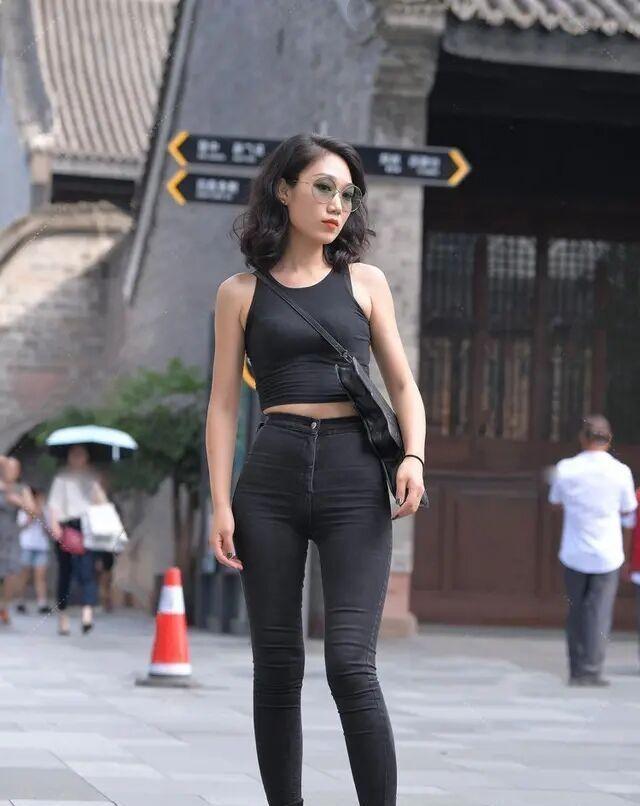 大长腿|气质优雅的打底裤装扮尽显洋气穿搭，满足你对美的追求，还显年轻