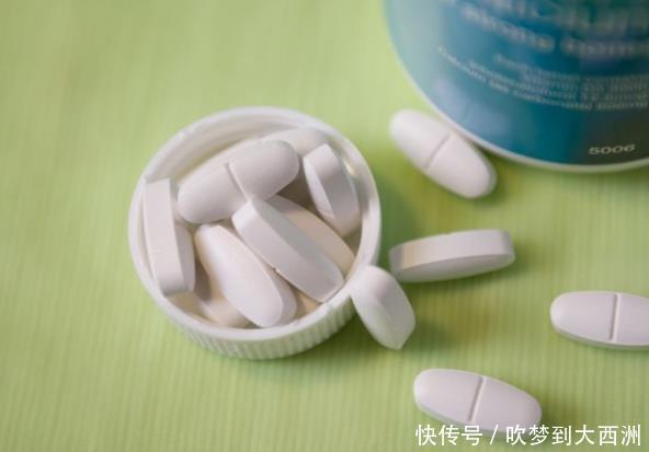 上了年纪的请留意,身体出现3种异常,八成说明骨质疏松已很近了