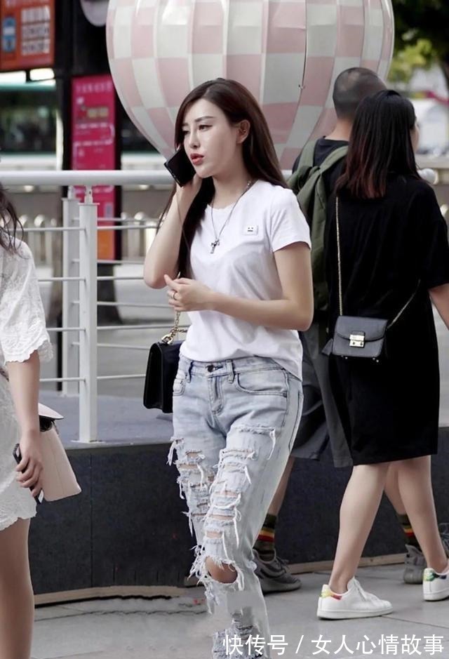 t恤 白色t恤+另类断腿牛仔裤,高挑瘦瘦瘦,充满个性!