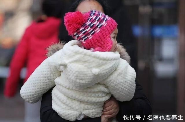 楠楠|儿科医生天凉别乱添衣!判断宝宝冷不冷,摸摸这个部位就知道!