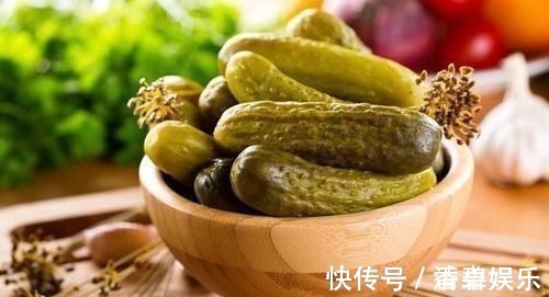 胡萝卜素|2岁小男孩，食管漏了，两次大手术保命，奶奶悔哭：我太无知了