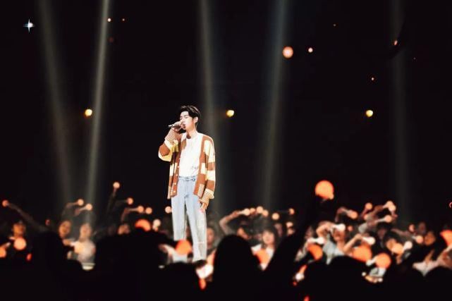 王源|王源《流星也為你落下來了》電視首秀，讓浪漫音樂縈繞耳邊