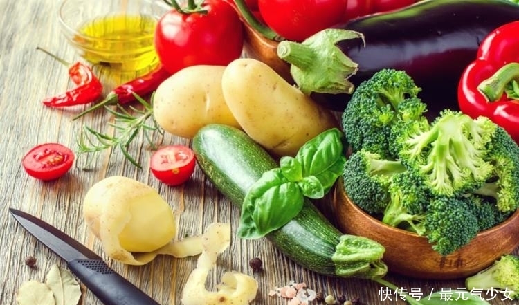 还在喝牛奶补钙？”3种蔬菜“含钙量比牛奶还高！菜市场随处可见