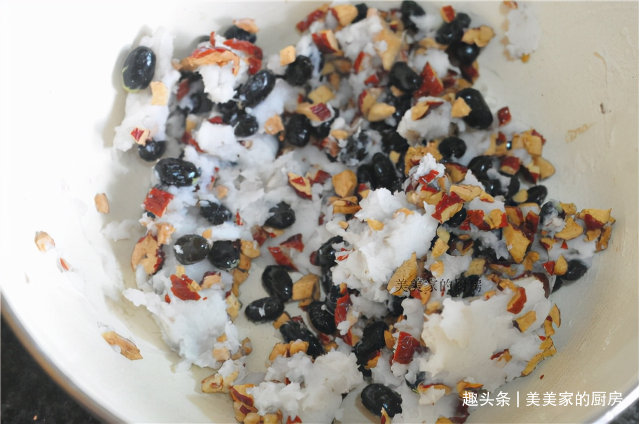 春吃韭菜夏吃瓜,秋天吃此物!锅里一蒸香甜软糯,空口就能吃一盘!