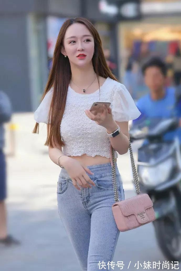 街拍 时尚街拍:超甜美女展现出阳光帅气的一面