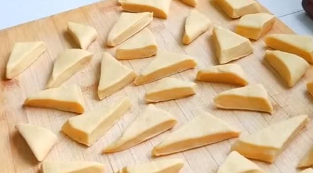 保鲜膜|1碗面粉，2个鸡蛋，不蒸不煮，5分钟做一个大锅，比面包香