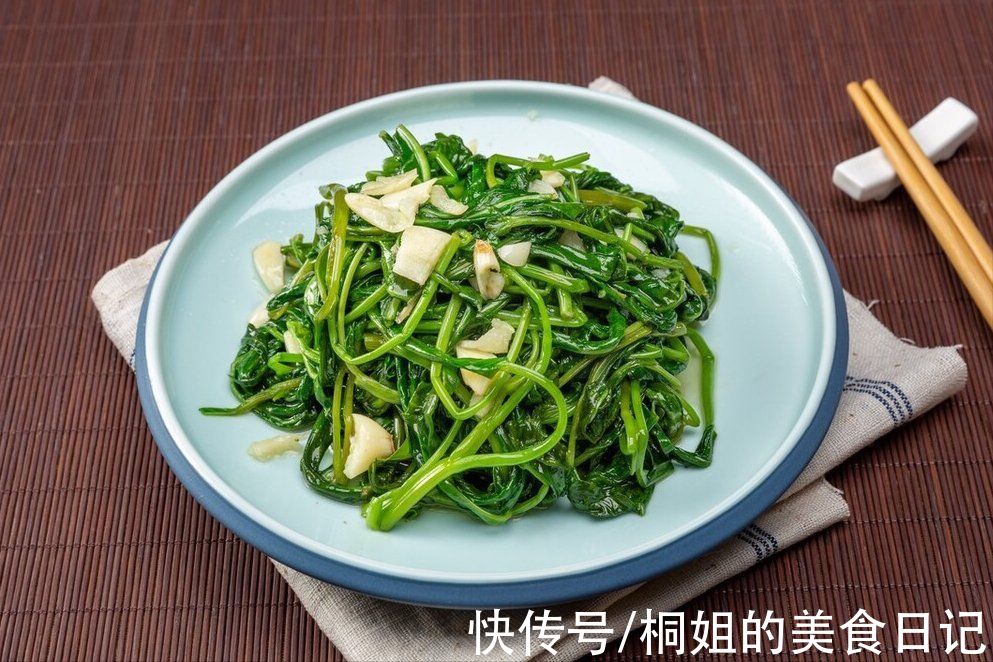 番茄|冬天多吃这碱性蔬菜,4块钱一把,钙比番茄高12倍,爽脆又好吃