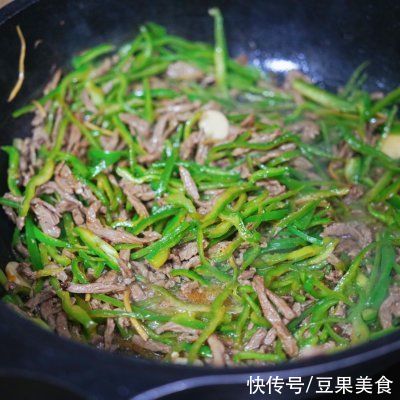下饭菜看这里,快手“低脂青椒牛肉丝”