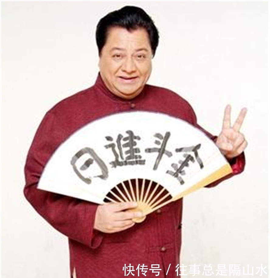 李金斗家具賣場站臺，別忙著嘲笑，他20分鐘頂多少人十個月工資