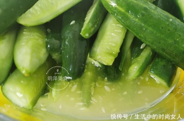 旱黄瓜|腌酸辣黄瓜时,用这种醋代替白醋,腌出的黄瓜有果香味,口感特棒