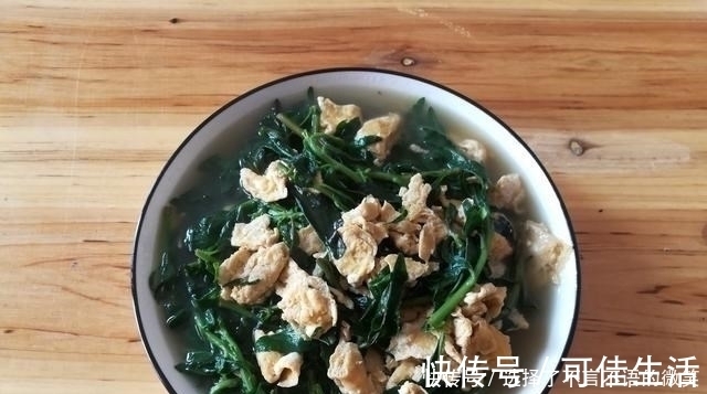 小米椒|朋友圈晒晚餐，2荤2素全光盘，婆婆看了连夜给我转账，心好累