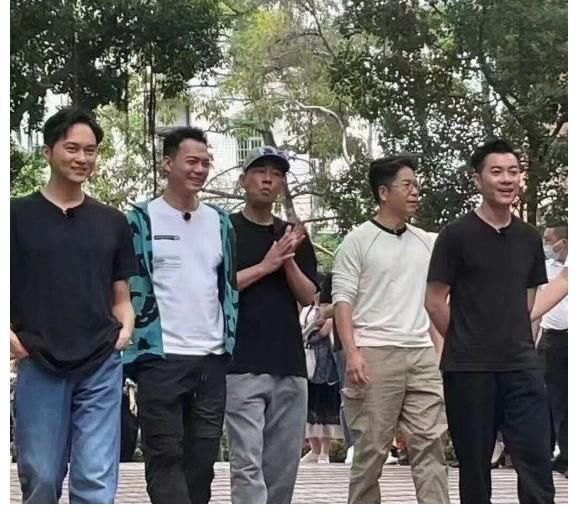 全网蹲《大湾仔的夜》节目嘉宾,哥哥们,连宣传费都替节目组省了