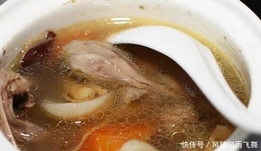 一鸽胜四鸡,有条件要多吃,教你这样炖汤,肉质鲜香嫩滑,营养高