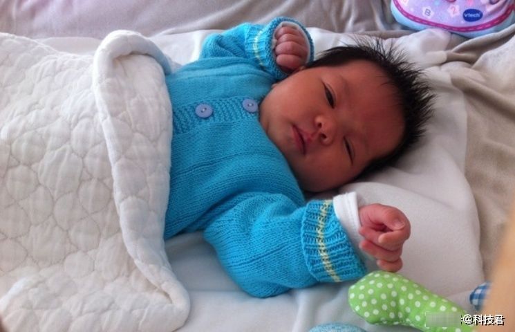 畸形|新生宝宝最好别用这3种“睡姿”了，不利于身体发育，宝妈要注意