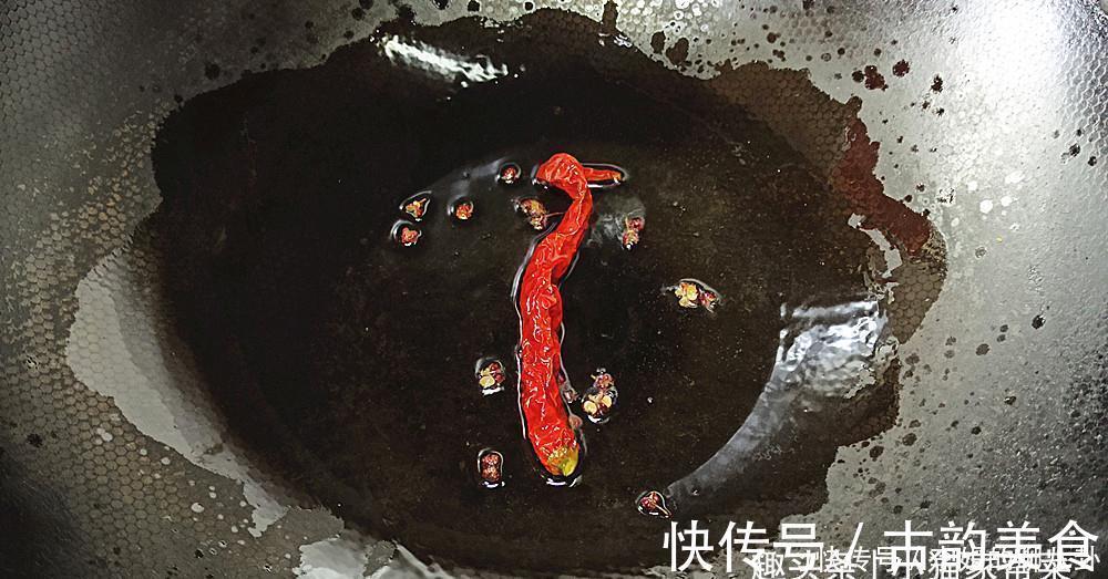 小猫|胡萝卜别再炒着吃了，教你做成小腌菜，清脆爽口过瘾，好吃下饭