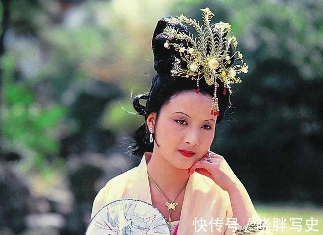 贾母!王熙凤当家有多难?婆婆刁钻、姑妈无情,妯娌之间也是面和心不和