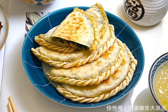 一家三口的精致晚餐,营养全面又美味,网友看到韭菜盒子被馋哭了