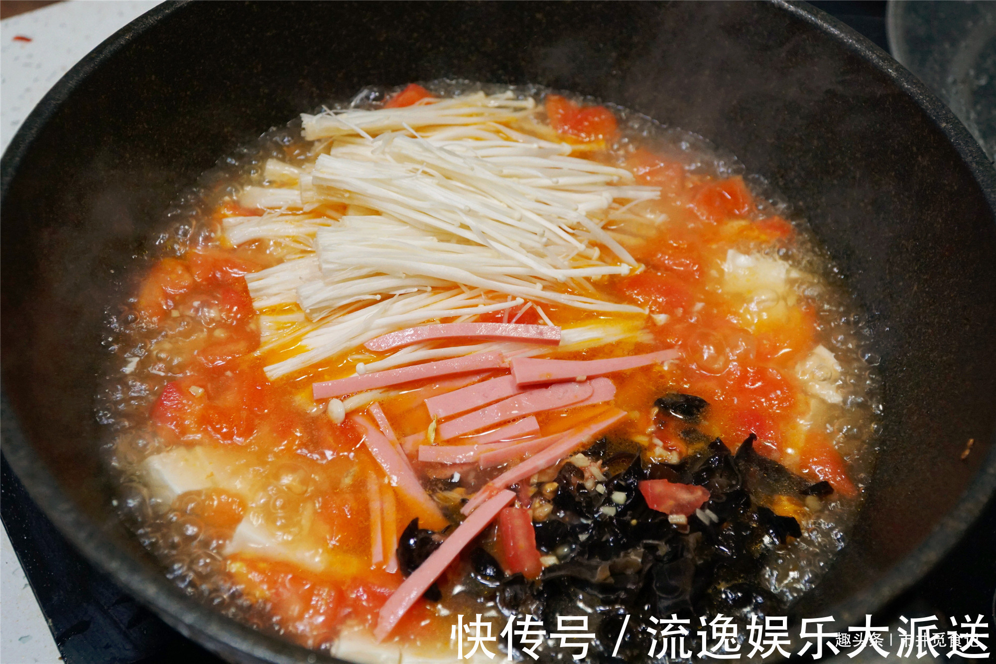 豆腐做的酸辣汤,冬天多煮给家人喝,酸辣鲜香,1碗喝完直冒汗