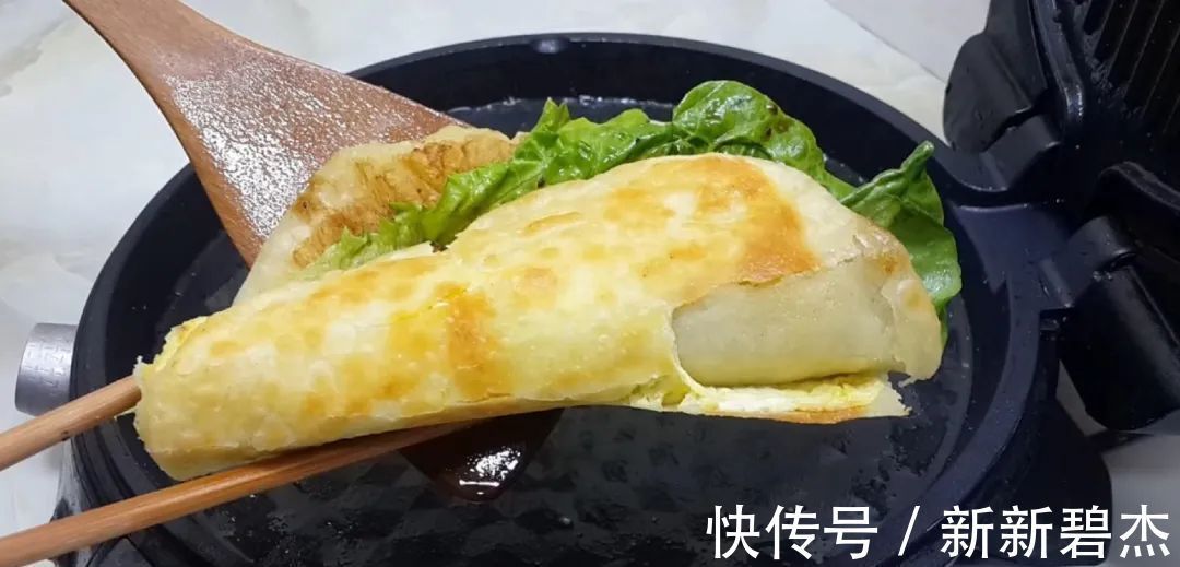 我家烙饼从来不早起,冰箱里一放,比手抓饼好吃,一次四个不够吃