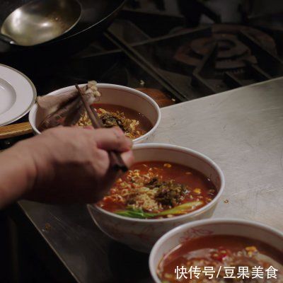 老坛酸菜牛肉面|《深夜食堂》老坛酸菜牛肉面-神仙吃法