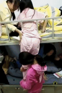 |搞笑GIF:好了 表演结束了 同学们都辛苦了