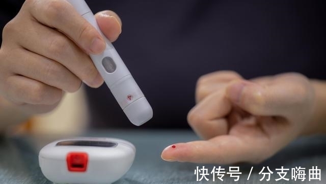 糖尿病并发症|吃柚子可以帮助降血糖吗?医生:稳定血糖,不妨常吃2种食物