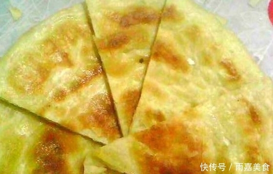 电饼铛上|电饼铛做的饼总是很硬?掌握这几个小窍门,烙饼又软又香又有层次
