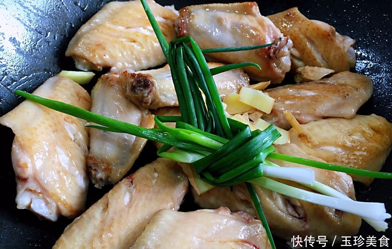 教你鸡翅的特别做法,把水换成它,烧出来的鸡肉香味更浓