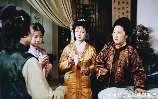 薛宝钗|贾母为何死活撵不走薛宝钗?原来薛家危机四伏