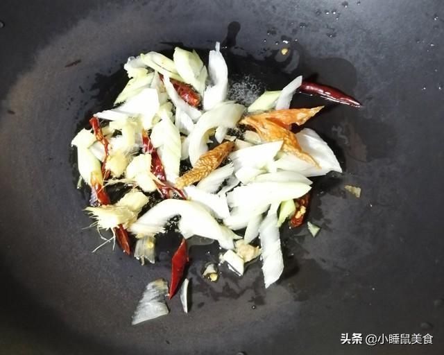 好吃|教你超简单爆炒牛肚丝的家常做法，多做这一步，香辣好吃又下饭